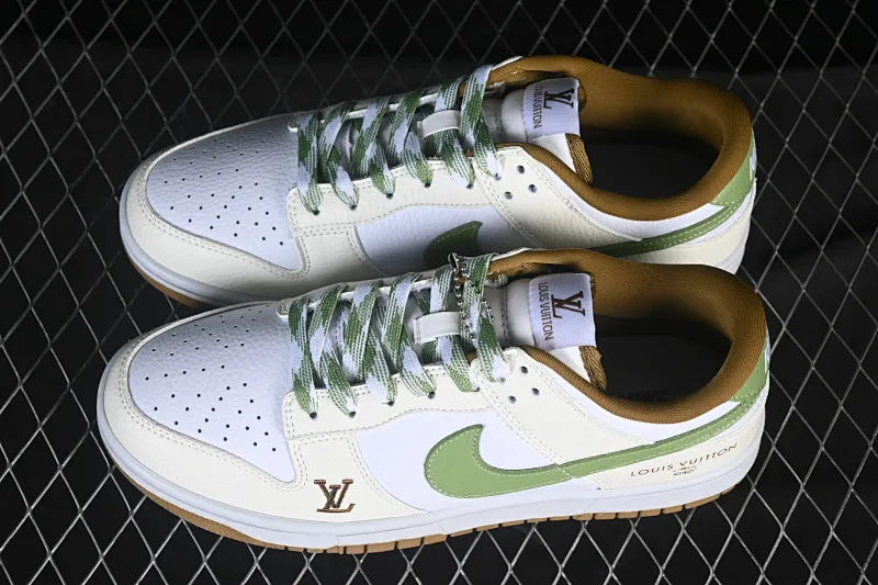 All categories Nk SB Dunk Series Nk SB Dunk Low High-end customized low-top sneakers Nike SB Dunk Low LV co-branded white, green and brown High-end customized low-top casual sneakers SC0601-476
